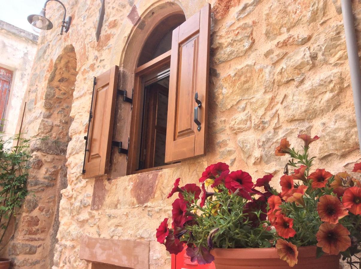 Mandalena ΄S Traditional Apartments Vessa Bagian luar foto